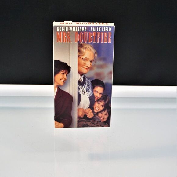 Mrs. Doubtfire VHS Tape 1993 Movie Robin Williams Sally Field - Picture 1 of 4